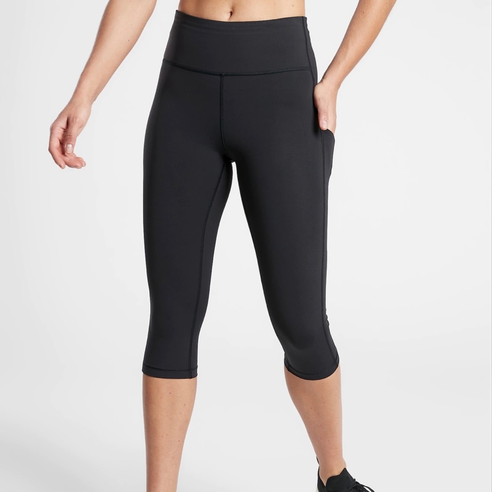 Athleta Ultimate Stash Pocket Crop Black EUC Size Womens M